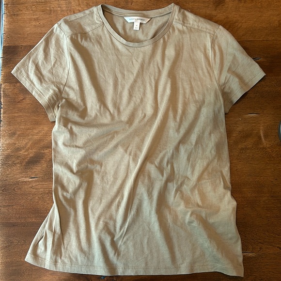 Like new banana republic light fabric camel coloured t shirt - Picture 1 of 3